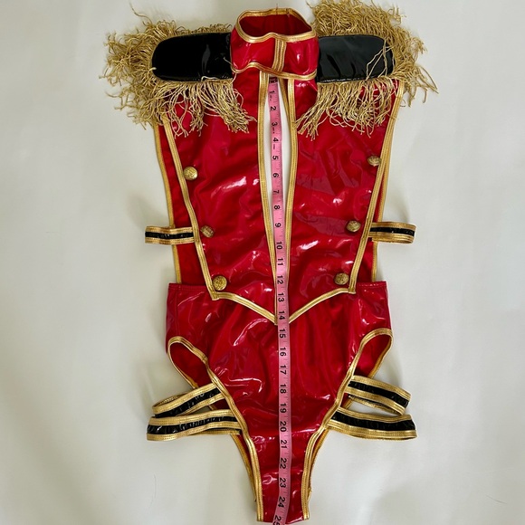 Sexy Circus Ringleader costume. - Picture 5 of 7